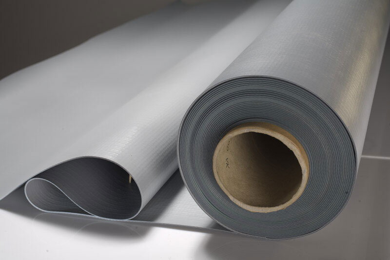 Hydroizolácie plochých striech, balkónov, terás, garáží. Izolácie bazénov bazénovými foliami pvc. Izolujeme AJ ipou! Montujeme PVC folie, zaizolujeme tepelne polystyrénom, nové oplechovanie atík,predĺženie atík osb doskou! Menšie stavebné úpravy.
